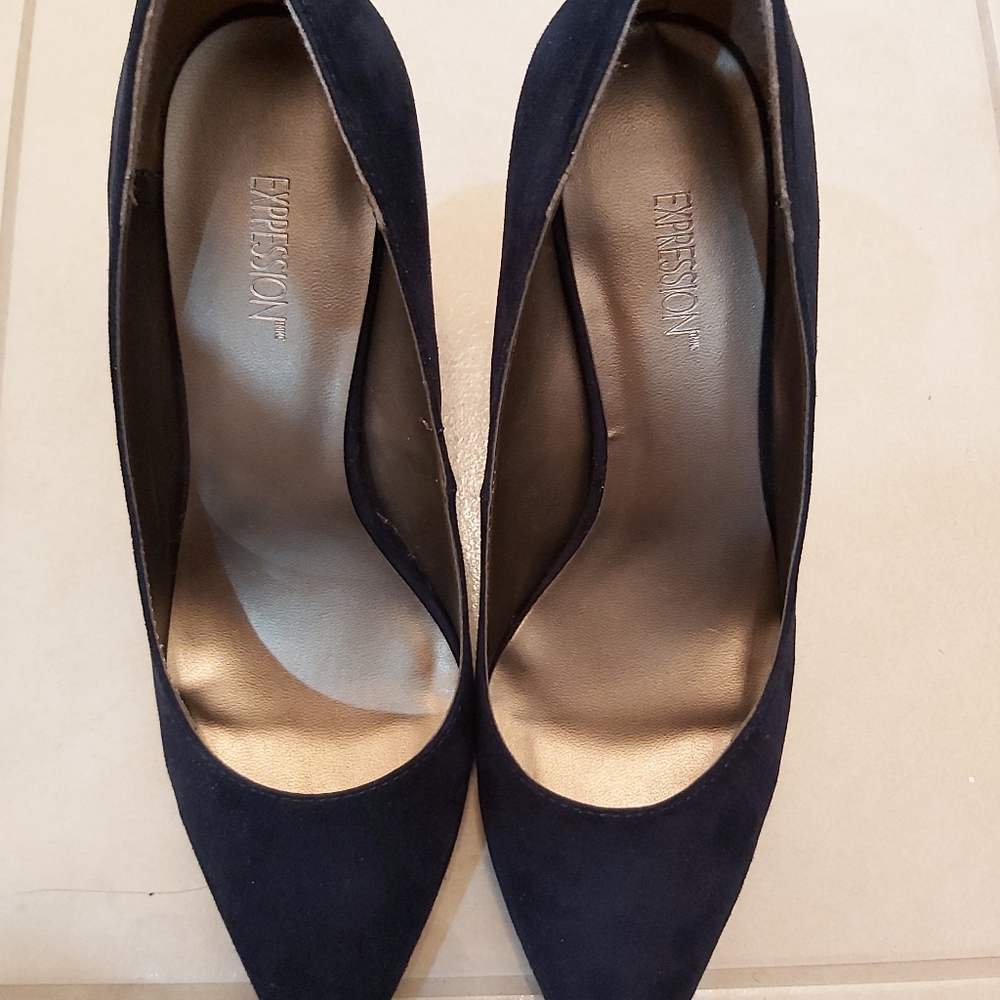 BRAND NEW! Navy 2" Heels ๐ - Picture 4 of 4
